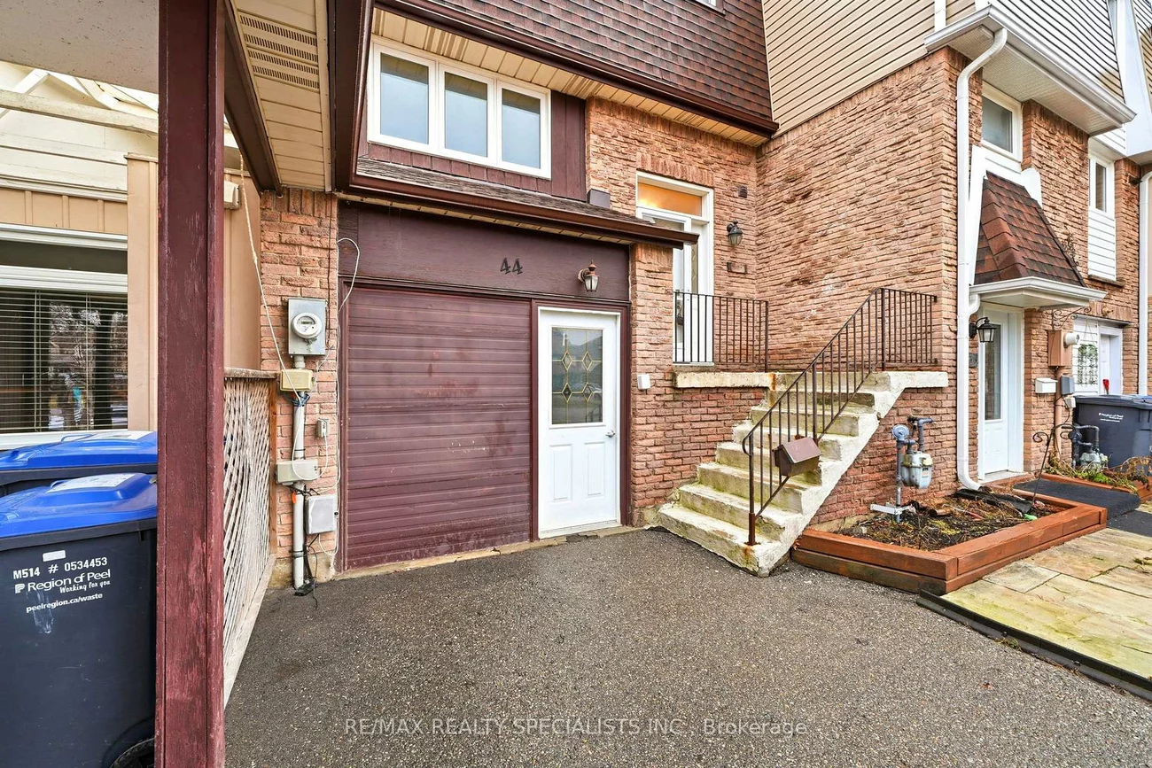 44, Fanshawe, Heart Lake West, Brampton