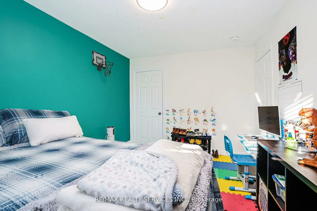 18, Creekview, Heart Lake West, Brampton