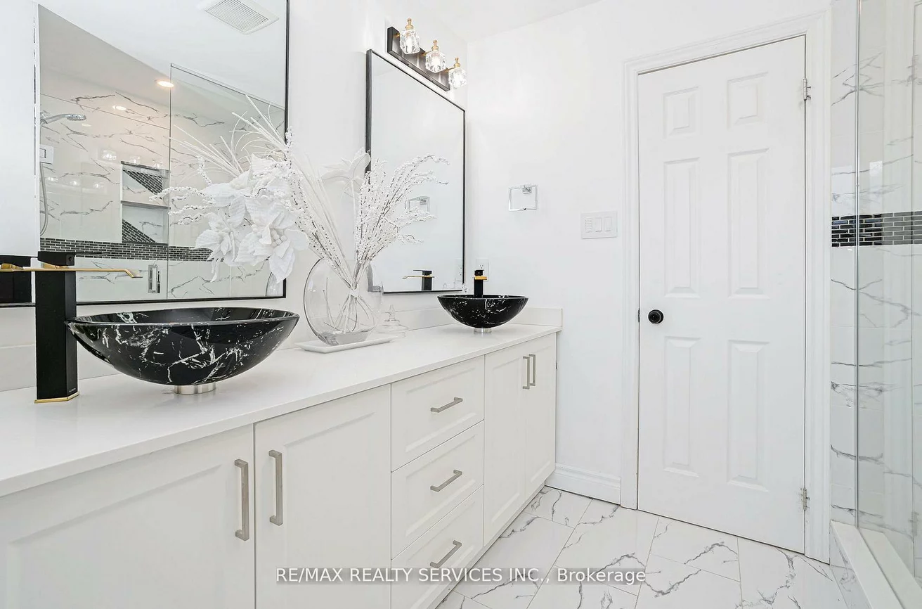 18, Creekview, Heart Lake West, Brampton