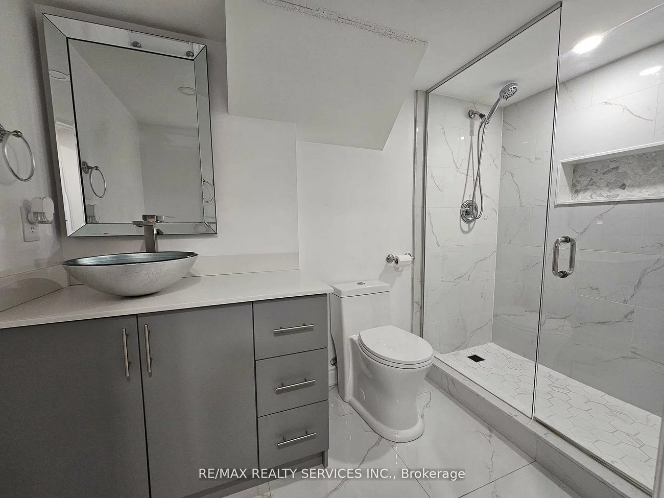 18, Creekview, Heart Lake West, Brampton