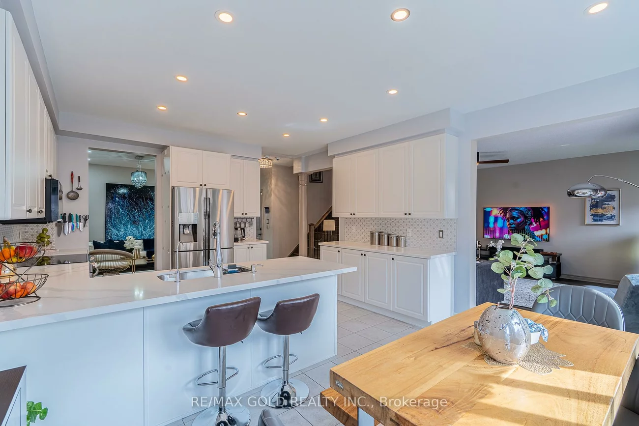 83, Cookview, Sandringham-Wellington, Brampton