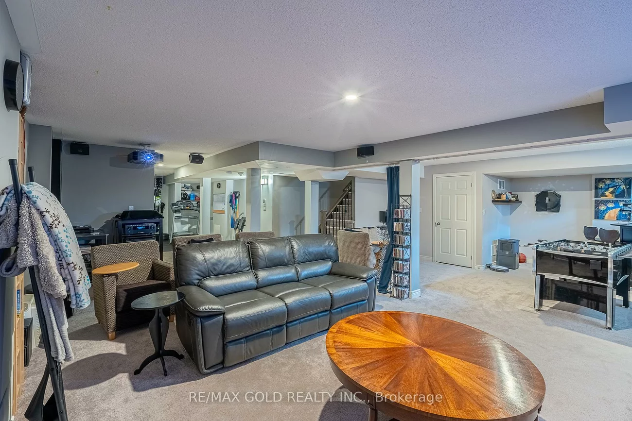 83, Cookview, Sandringham-Wellington, Brampton