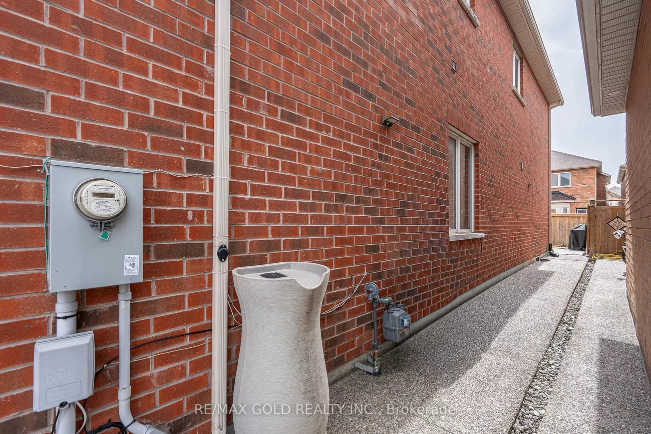 83, Cookview, Sandringham-Wellington, Brampton