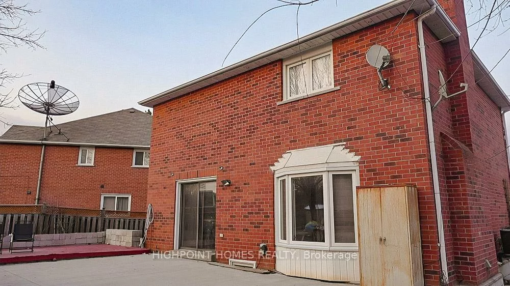 14, Large, Westgate, Brampton