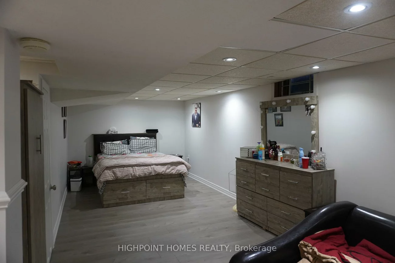14, Large, Westgate, Brampton