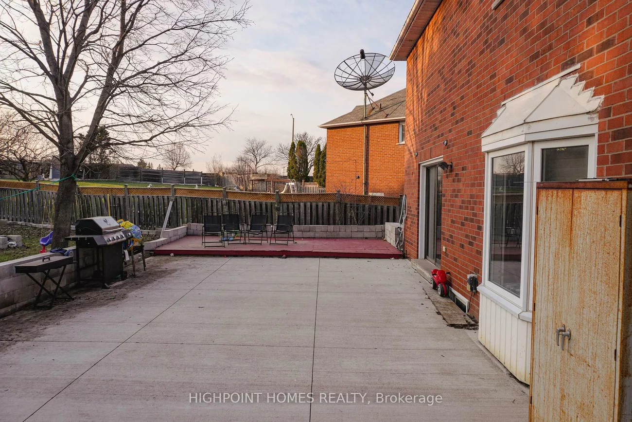 14, Large, Westgate, Brampton