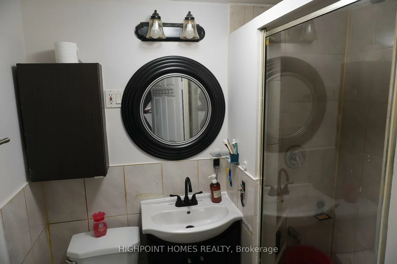 14, Large, Westgate, Brampton