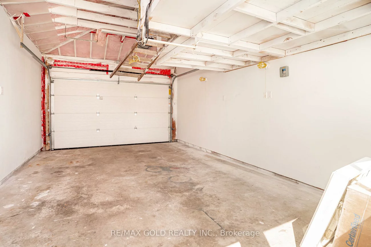 27, Davenport, Southgate, Brampton