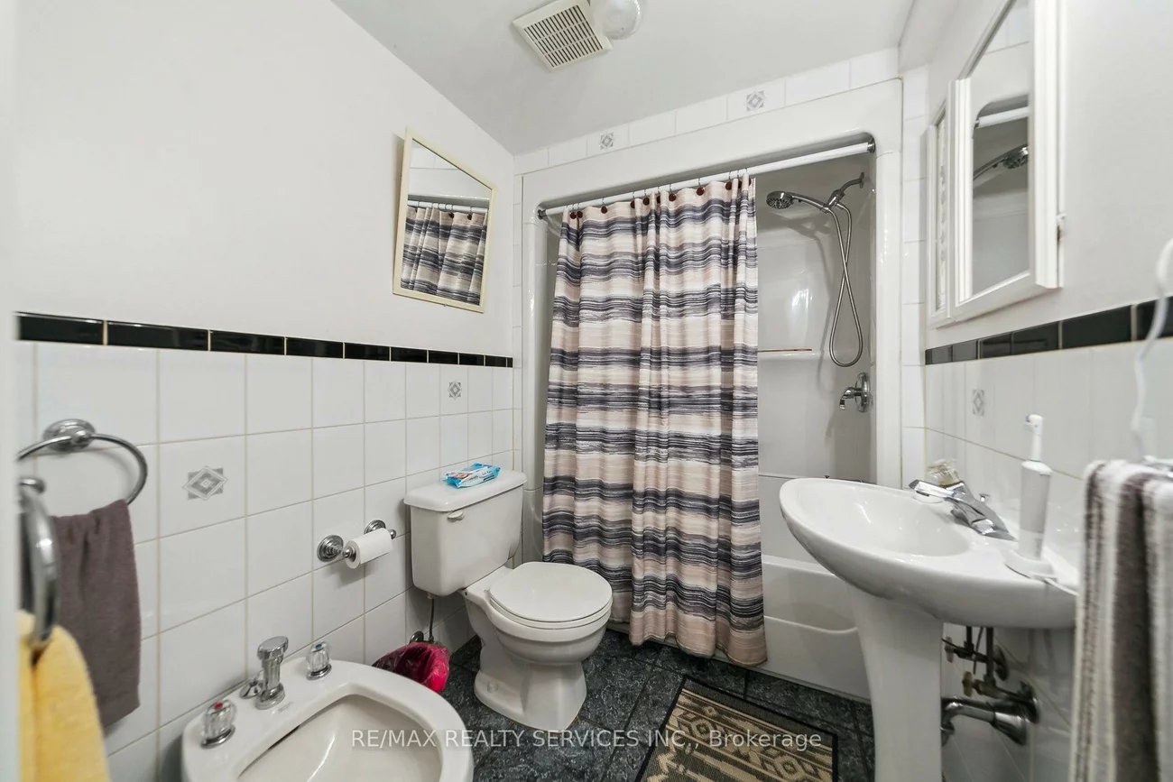 247, Vodden, Brampton West, Brampton