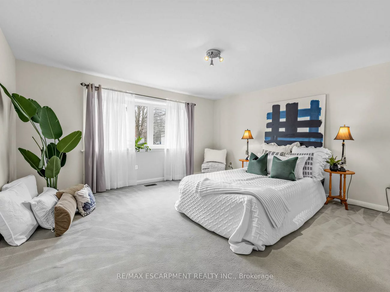 33, Mill, Downtown Brampton, Brampton