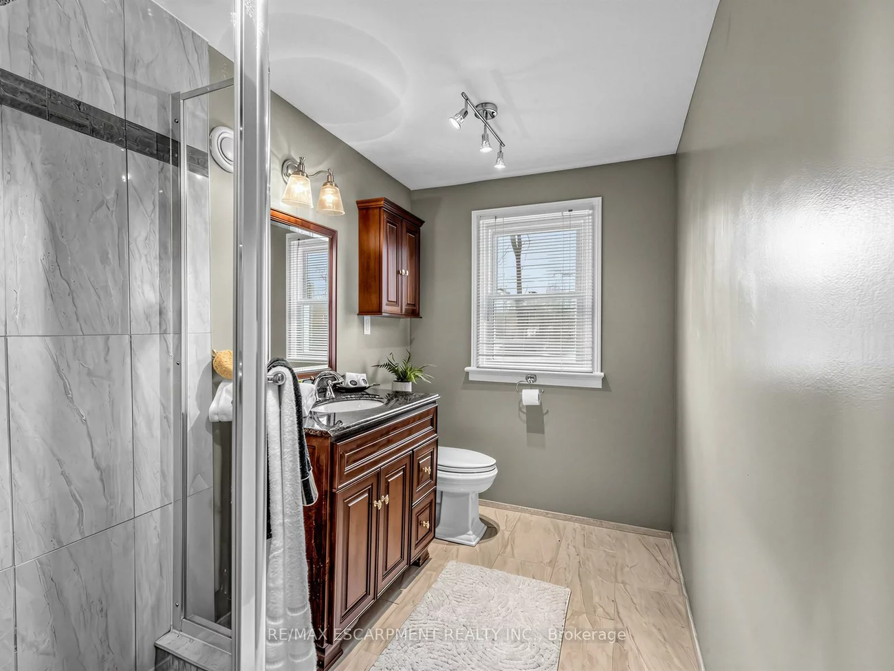 33, Mill, Downtown Brampton, Brampton