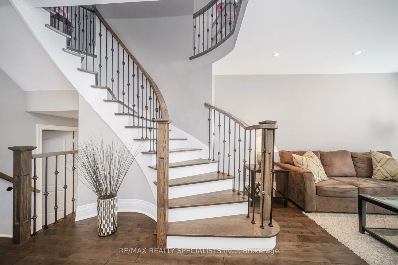 44, Dunvegan, Fletcher's Meadow, Brampton