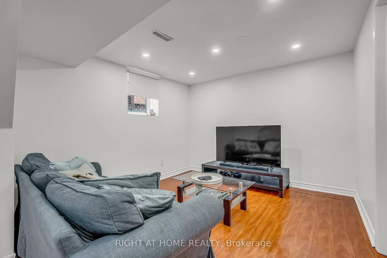 11, Tobermory, Madoc, Brampton