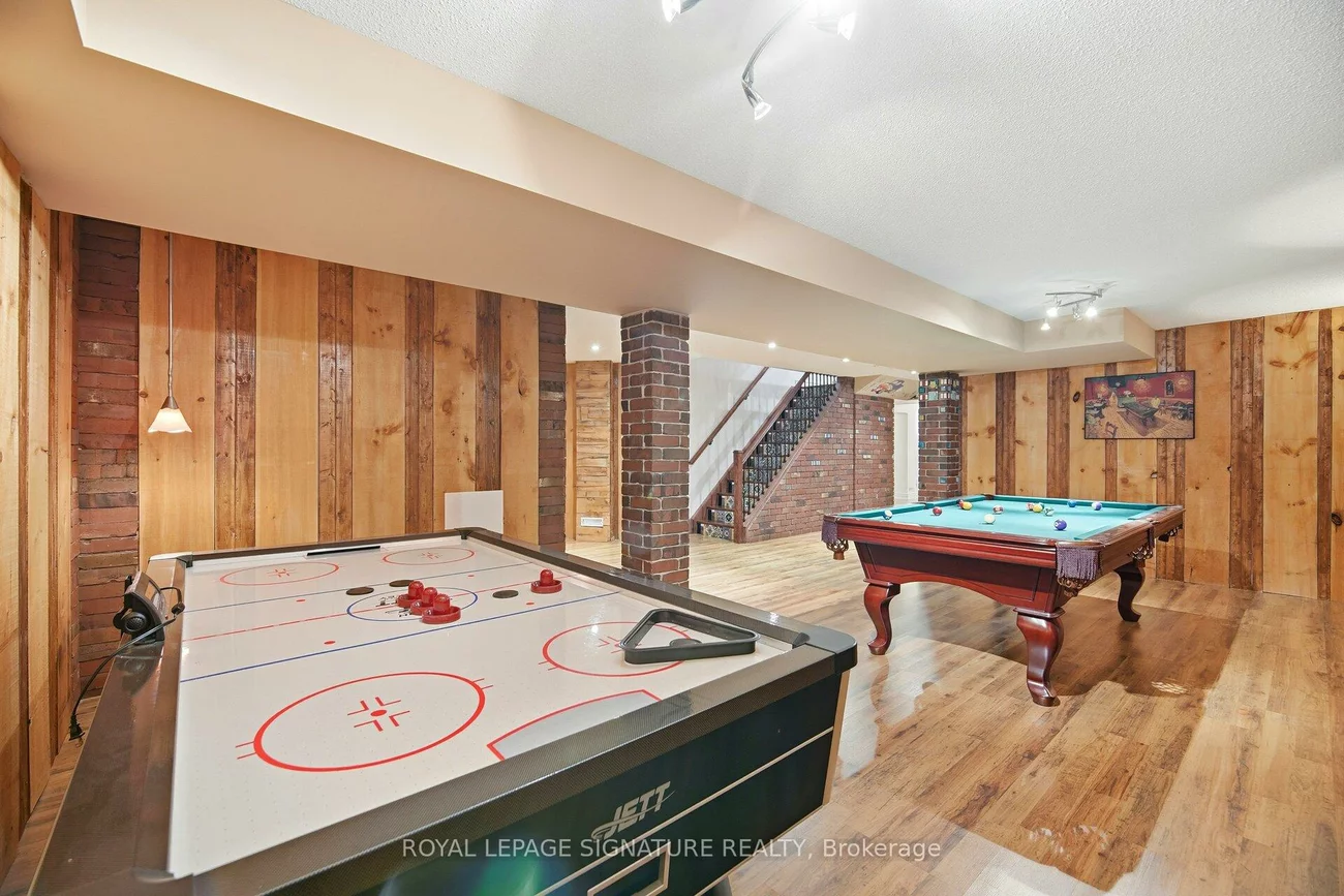 1592, Hallstone, Bram West, Brampton