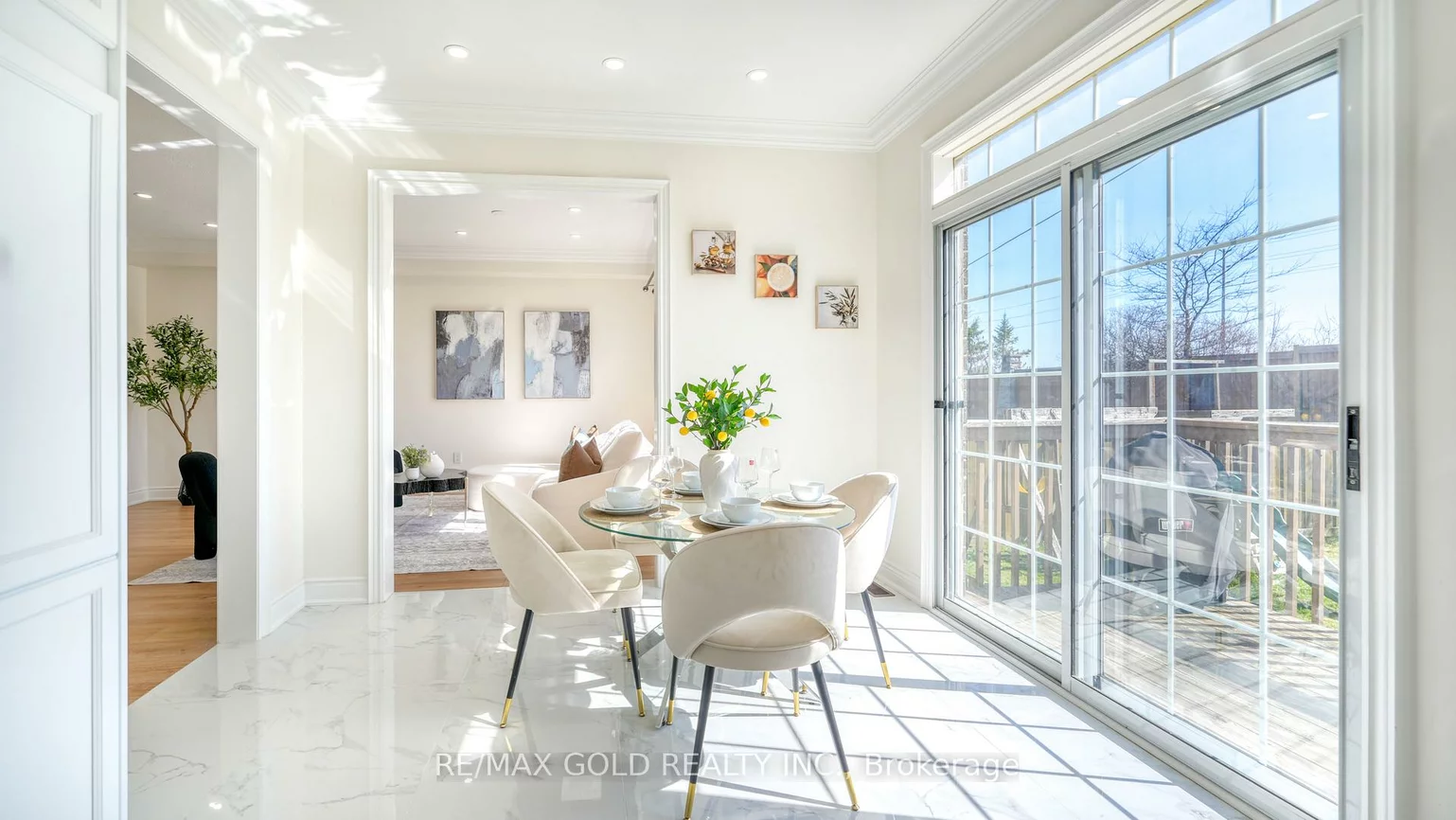 28, Prada, Vales of Castlemore North, Brampton