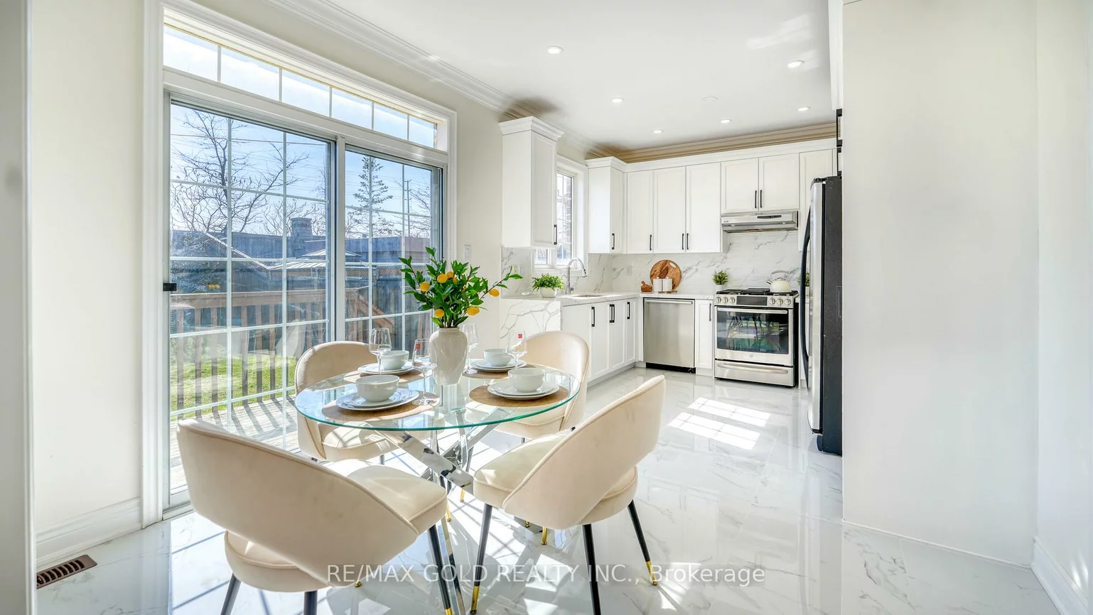 28, Prada, Vales of Castlemore North, Brampton