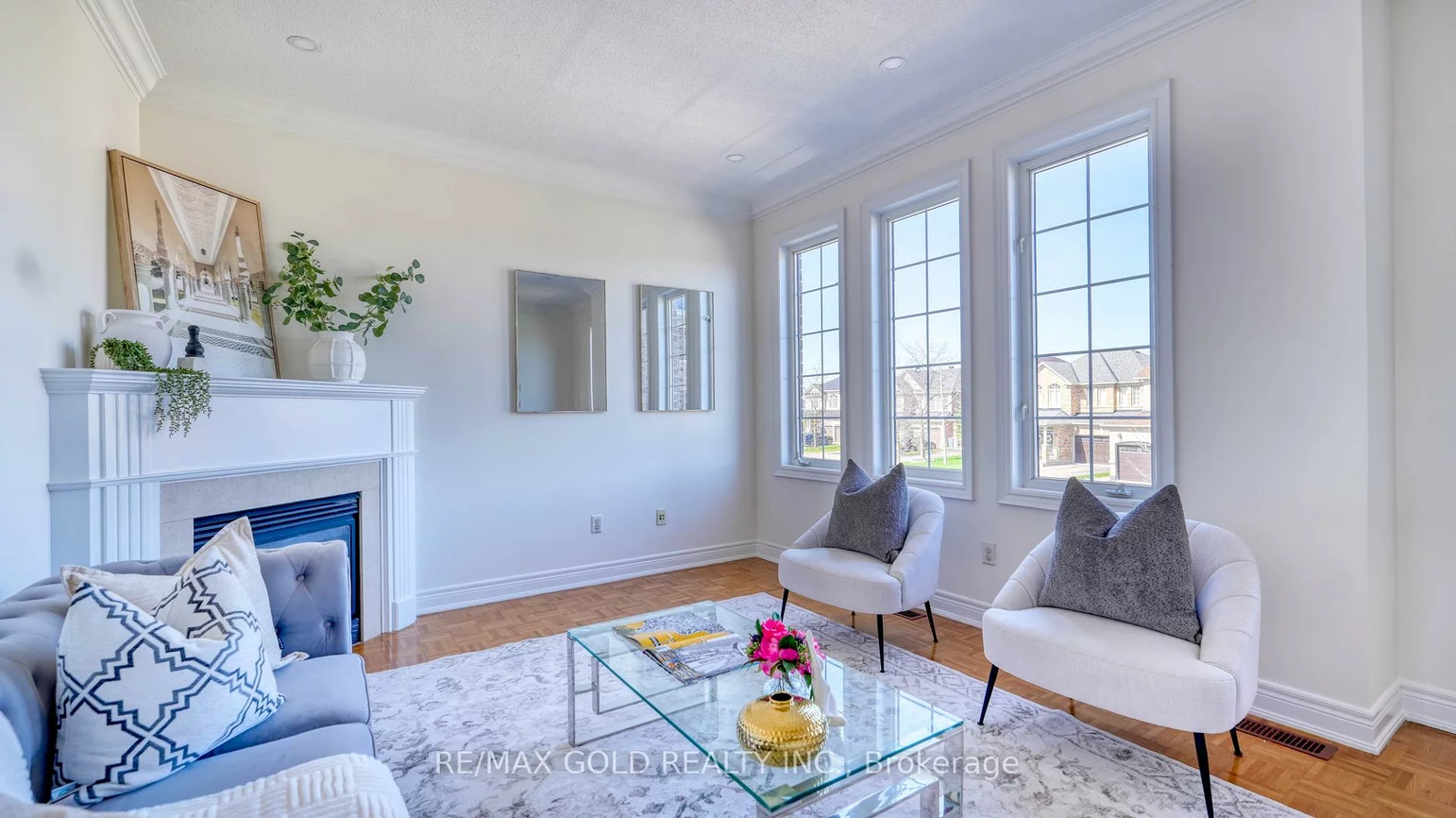 28, Prada, Vales of Castlemore North, Brampton