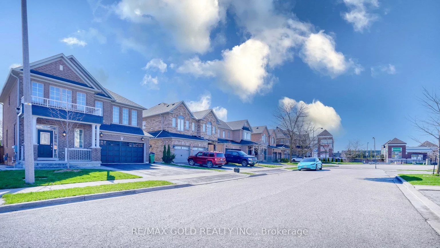 28, Prada, Vales of Castlemore North, Brampton