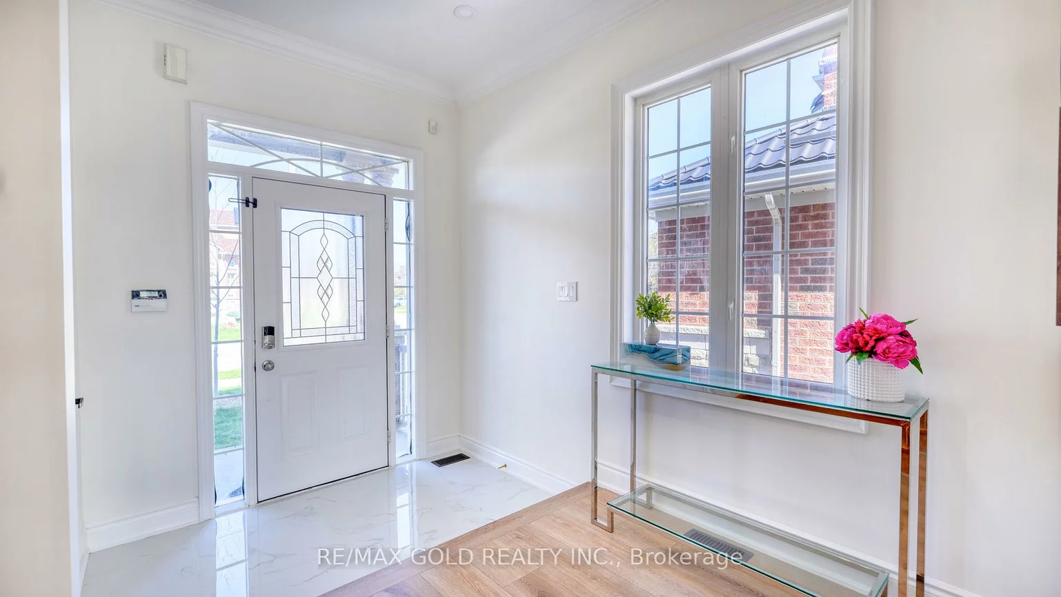 28, Prada, Vales of Castlemore North, Brampton