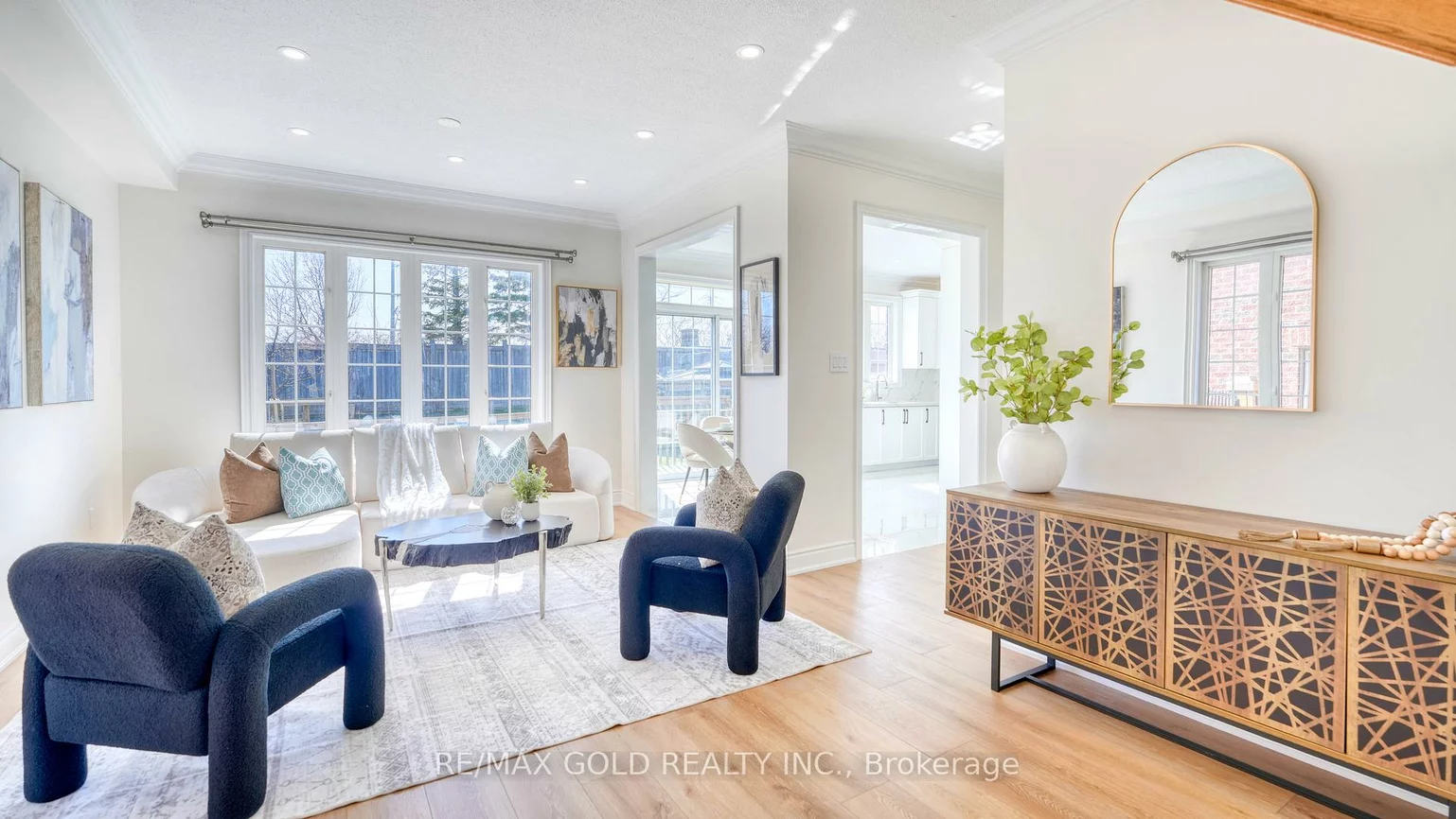 28, Prada, Vales of Castlemore North, Brampton