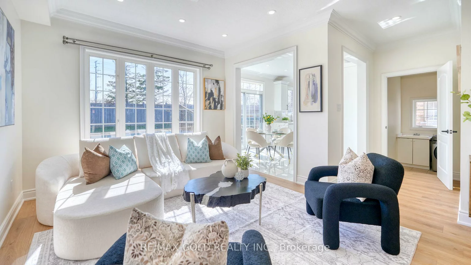 28, Prada, Vales of Castlemore North, Brampton