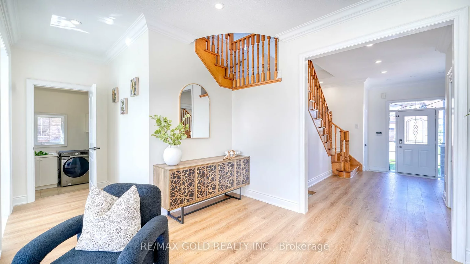 28, Prada, Vales of Castlemore North, Brampton