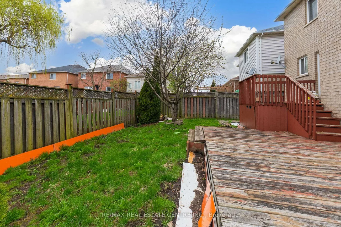 270, Edenbrook Hill, Fletcher's Meadow, Brampton