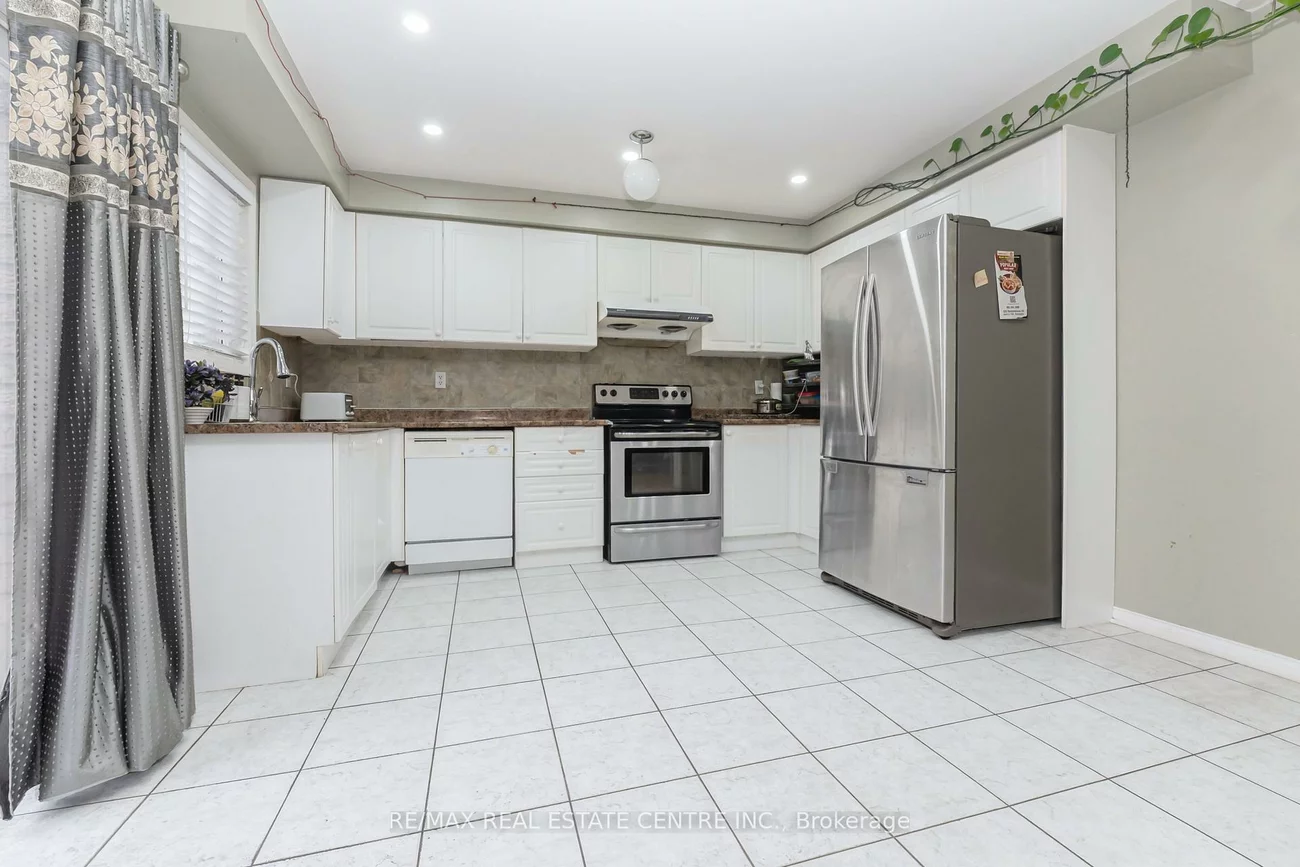 270, Edenbrook Hill, Fletcher's Meadow, Brampton