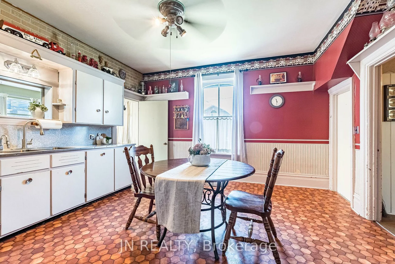 77, Nelson, Downtown Brampton, Brampton
