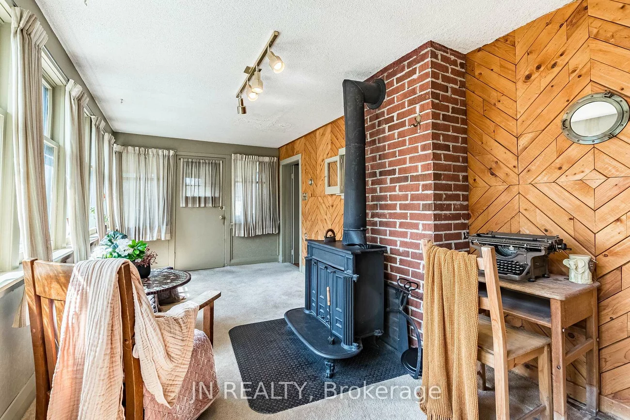 77, Nelson, Downtown Brampton, Brampton