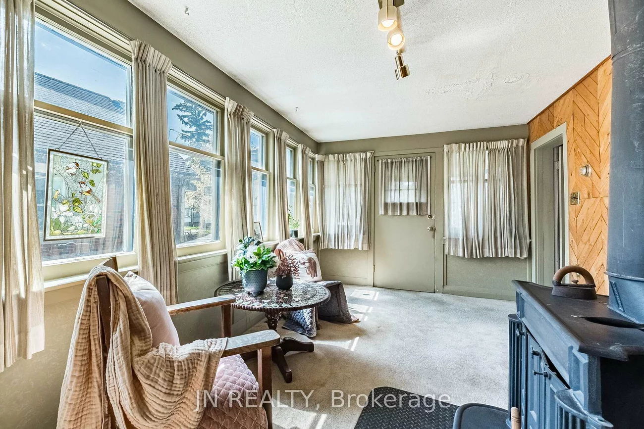 77, Nelson, Downtown Brampton, Brampton