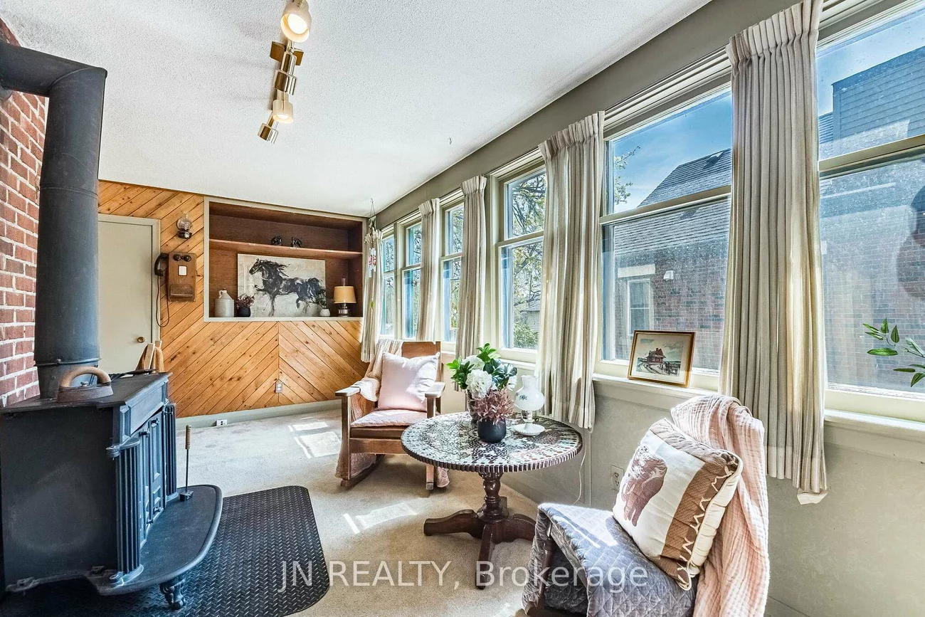 77, Nelson, Downtown Brampton, Brampton