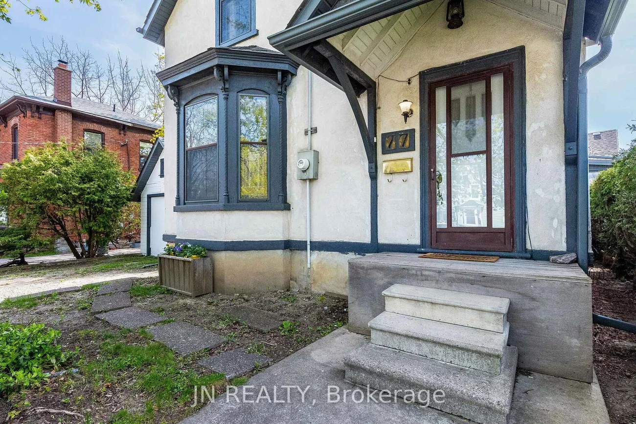 77, Nelson, Downtown Brampton, Brampton