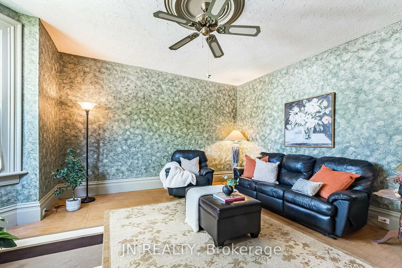 77, Nelson, Downtown Brampton, Brampton