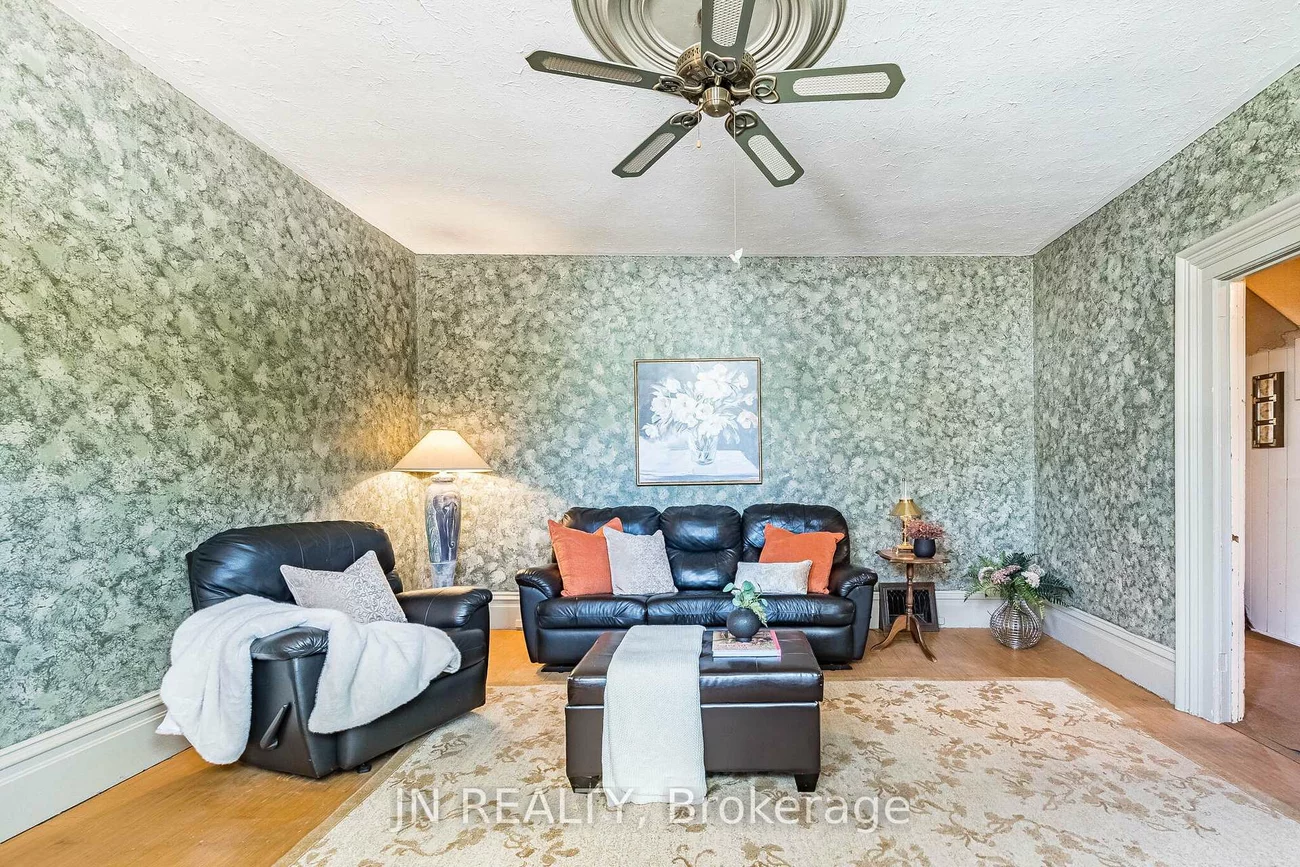 77, Nelson, Downtown Brampton, Brampton