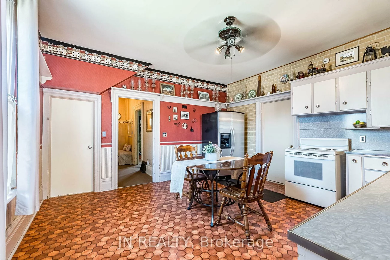 77, Nelson, Downtown Brampton, Brampton