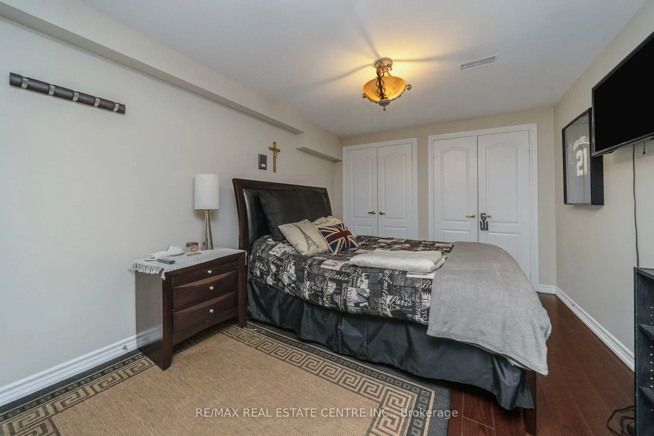 10, Eiffel, Vales of Castlemore North, Brampton