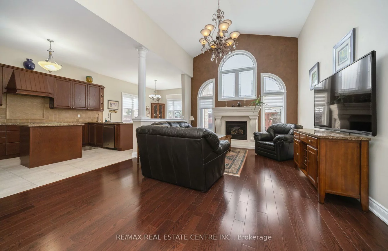 10, Eiffel, Vales of Castlemore North, Brampton
