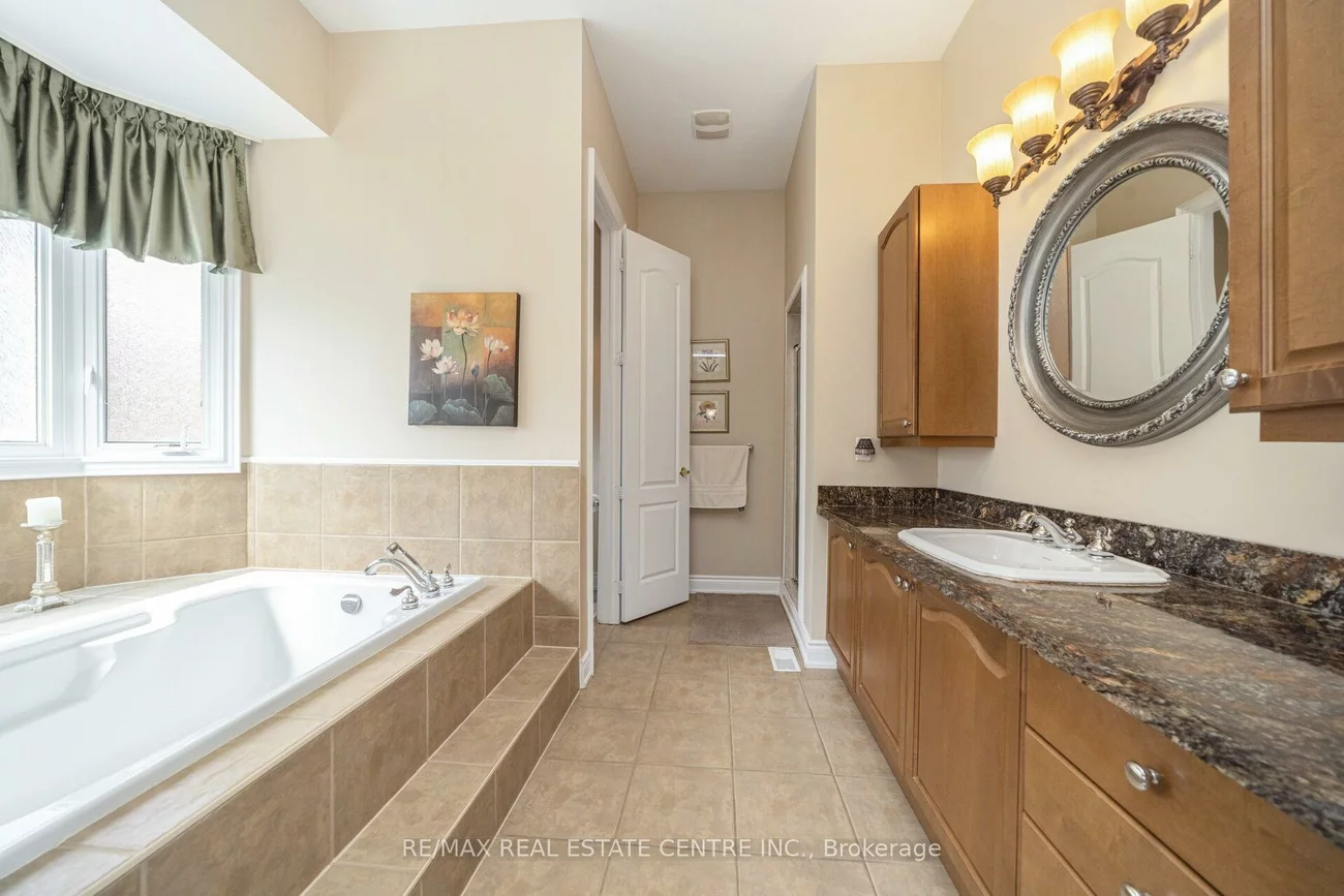 10, Eiffel, Vales of Castlemore North, Brampton