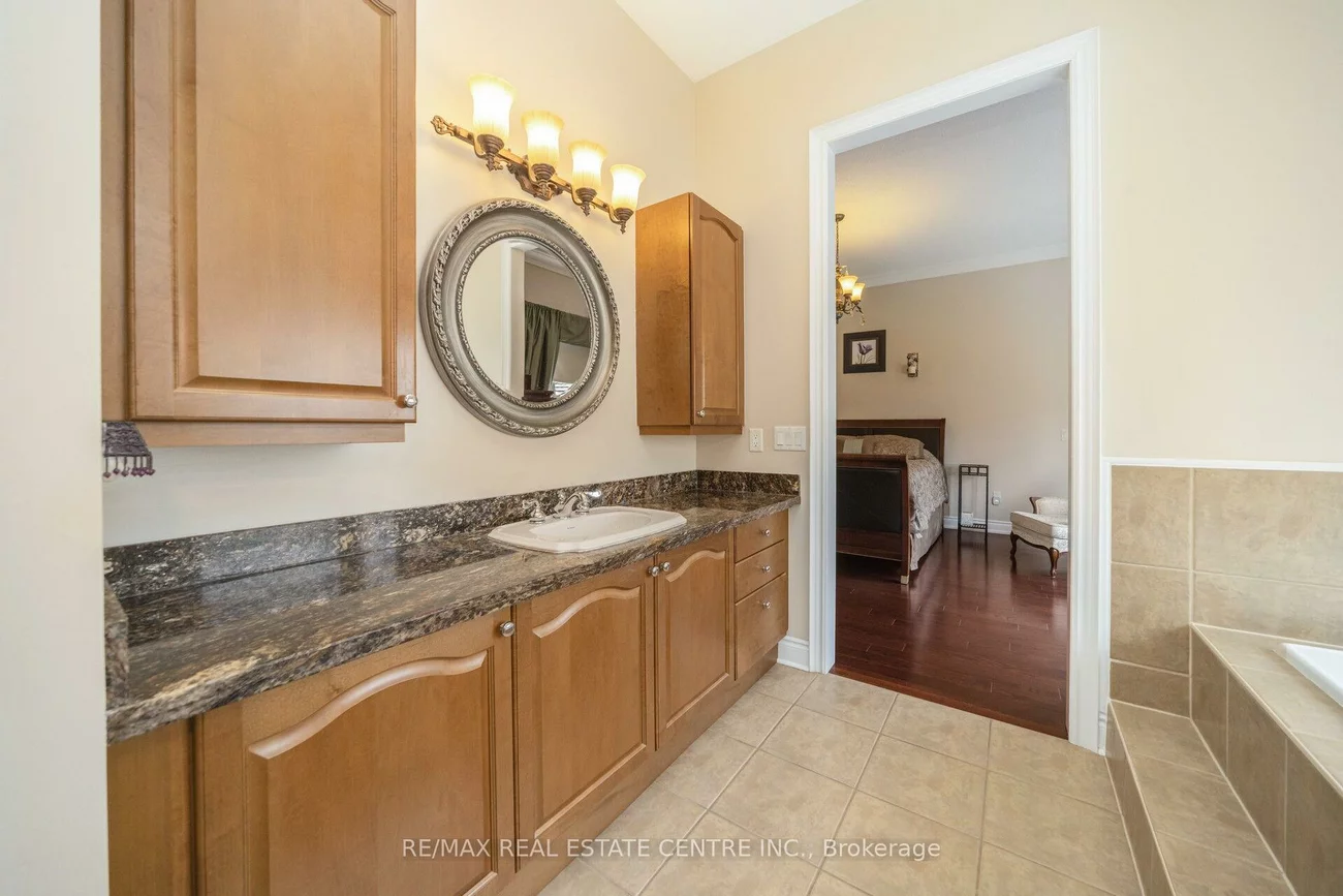 10, Eiffel, Vales of Castlemore North, Brampton