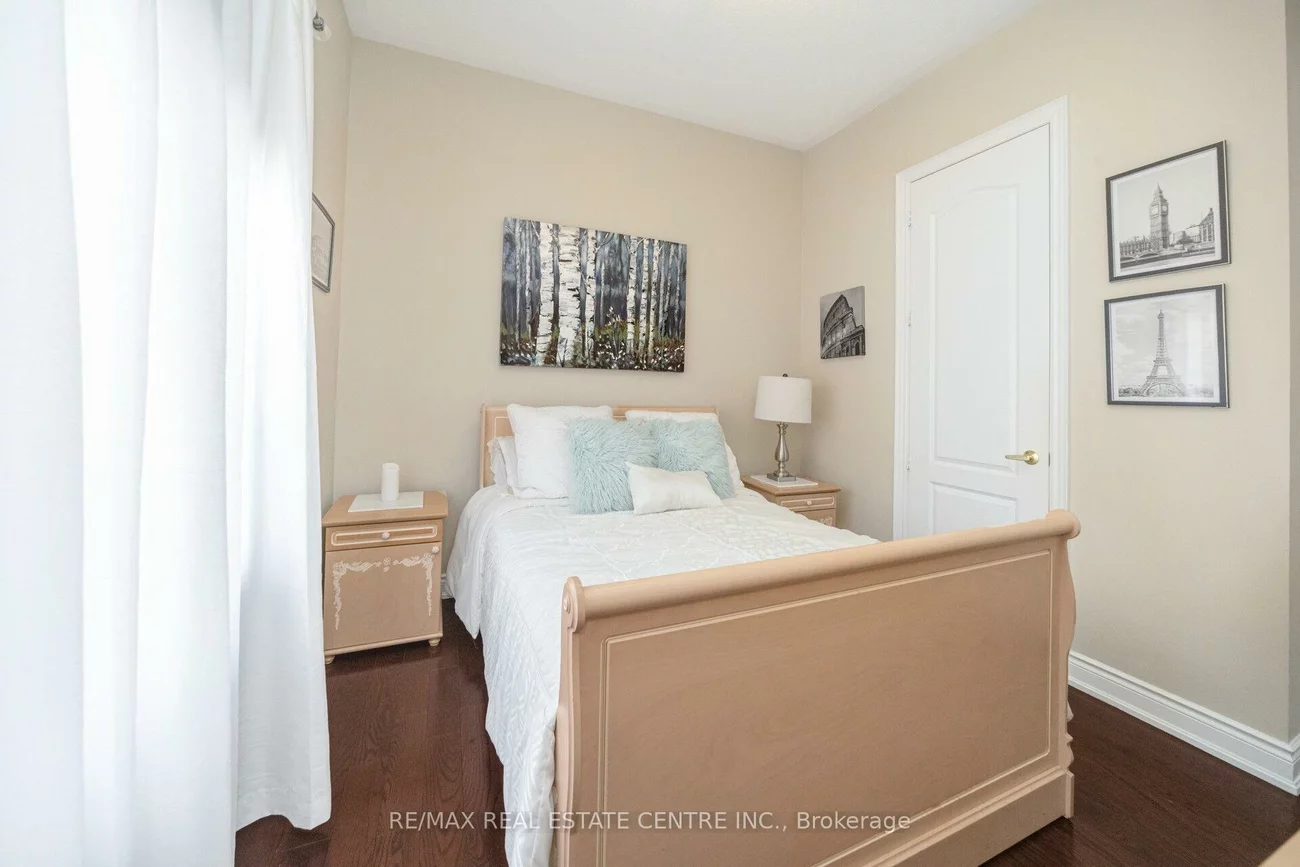 10, Eiffel, Vales of Castlemore North, Brampton