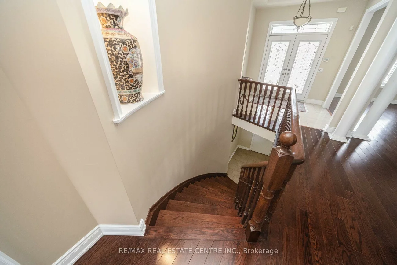 10, Eiffel, Vales of Castlemore North, Brampton