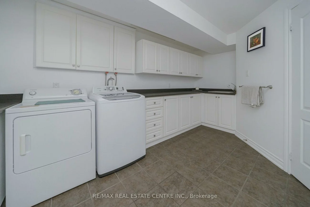 10, Eiffel, Vales of Castlemore North, Brampton