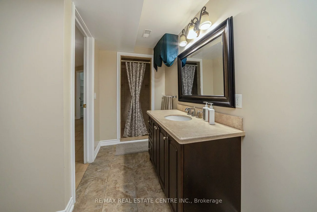 10, Eiffel, Vales of Castlemore North, Brampton