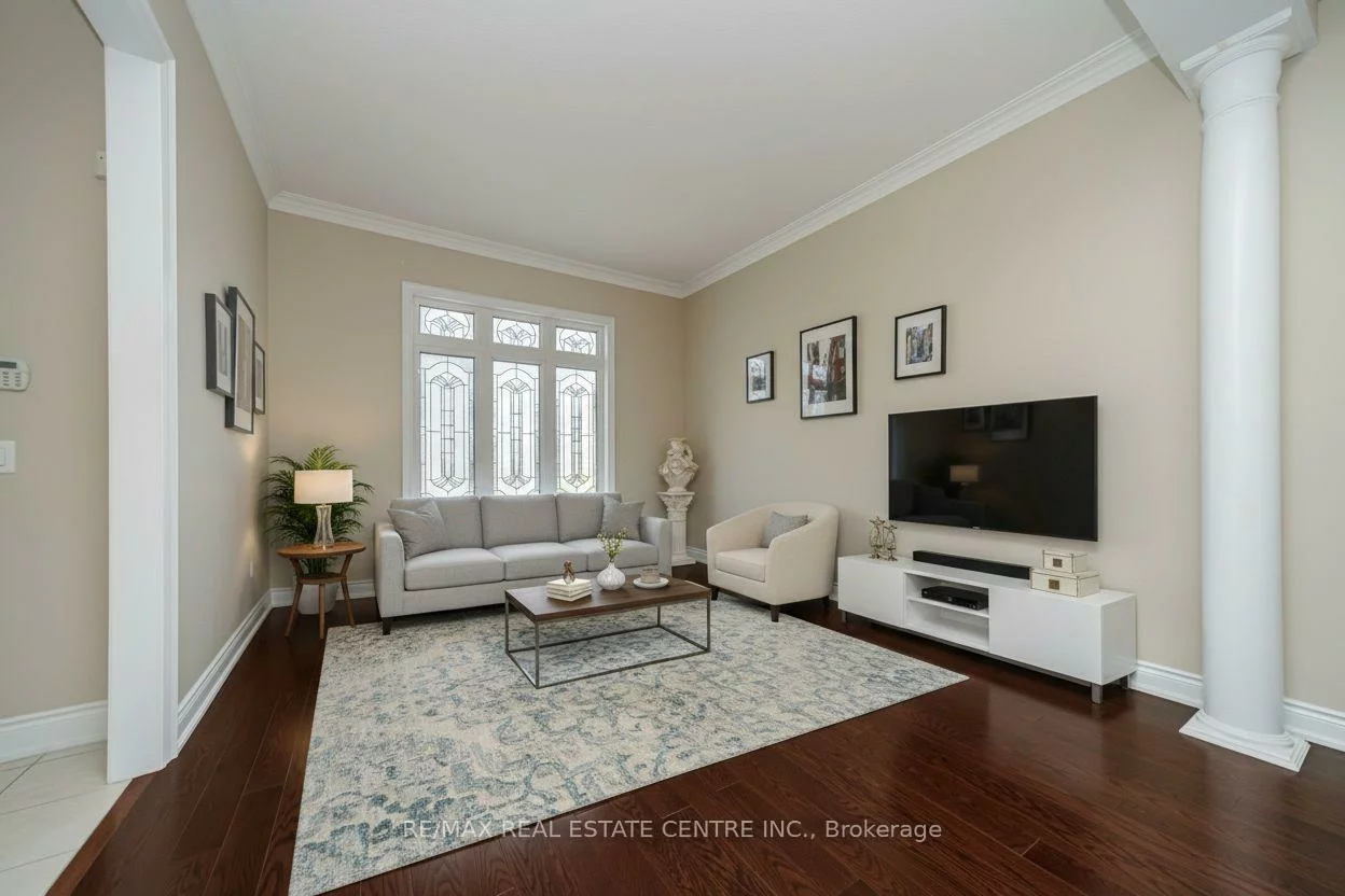 10, Eiffel, Vales of Castlemore North, Brampton