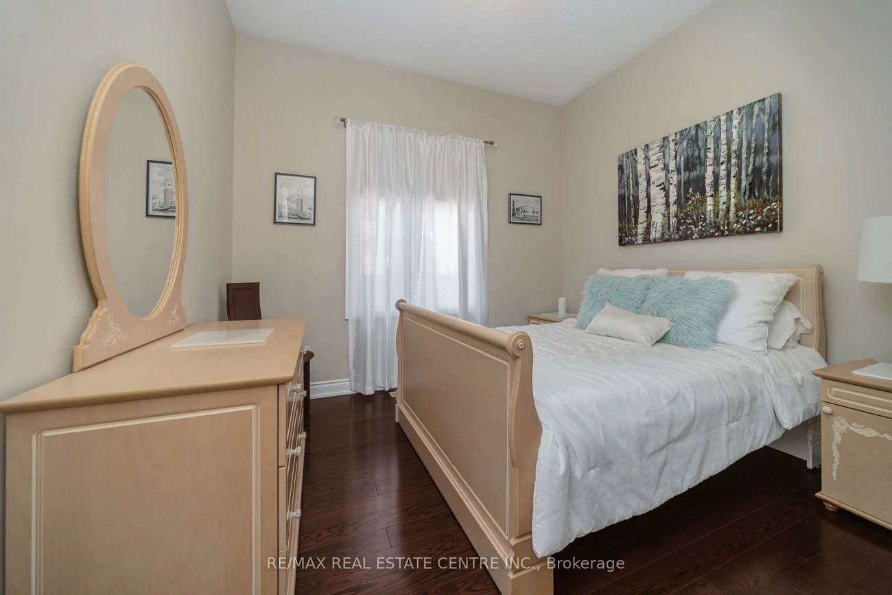 10, Eiffel, Vales of Castlemore North, Brampton