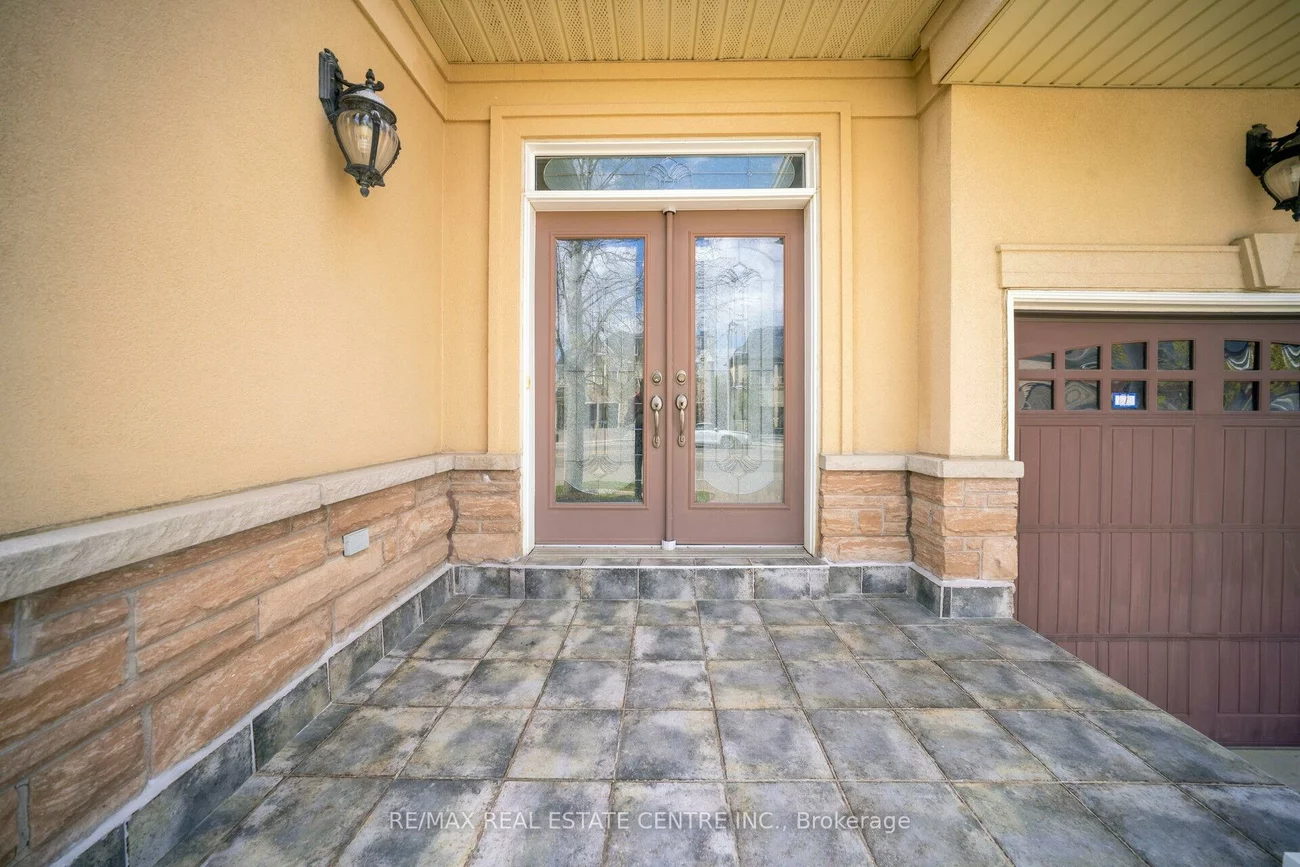 10, Eiffel, Vales of Castlemore North, Brampton