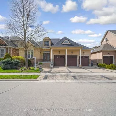 10, Eiffel, Vales of Castlemore North, Brampton