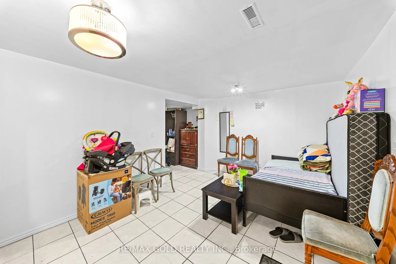 92, Dandelion, Sandringham-Wellington, Brampton