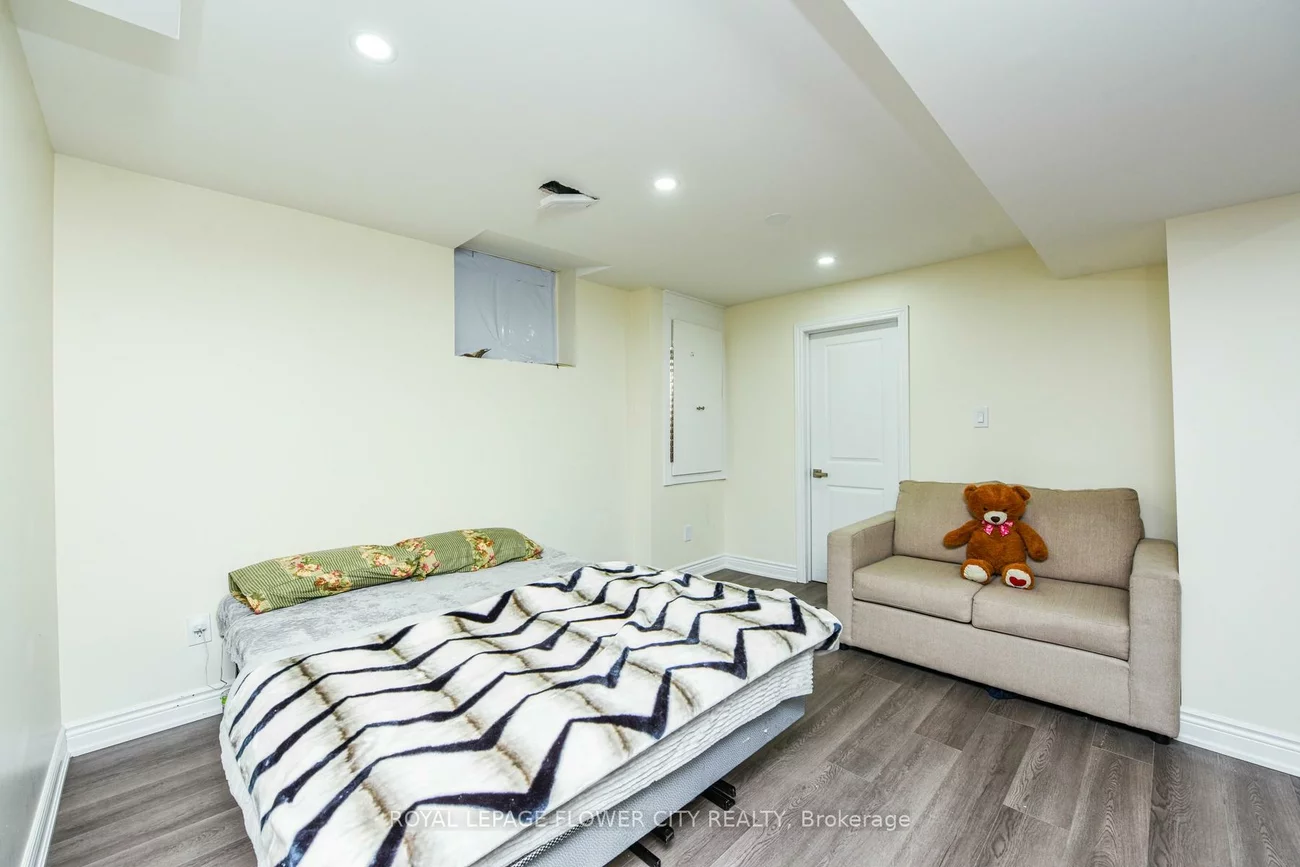 22, Wintersnow, Sandringham-Wellington, Brampton